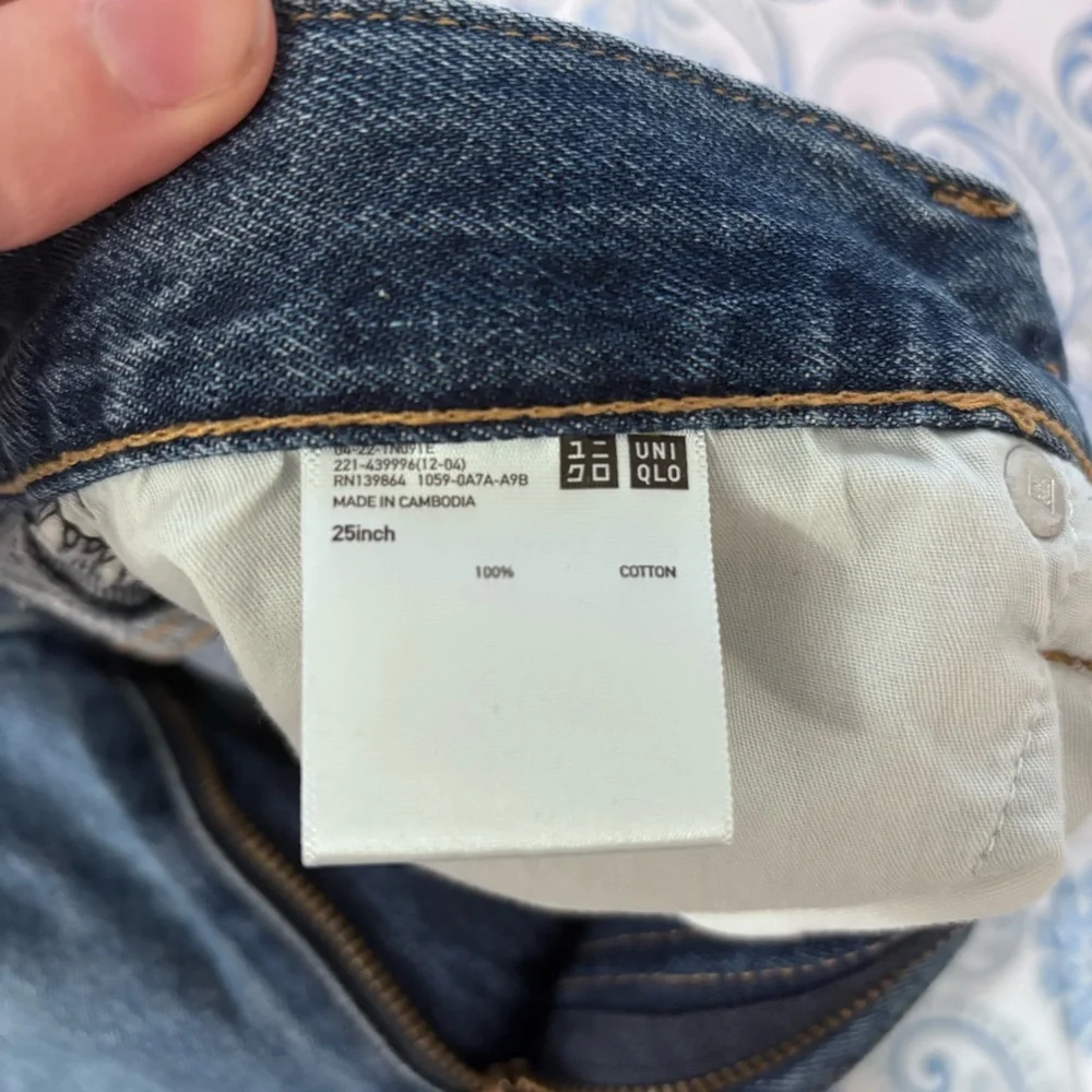 Uniqlo High Rise Distressed Denim Shorts Size 25